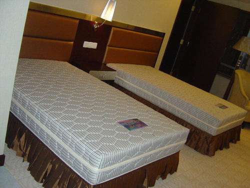 宾馆床垫批发厂家介绍一般床垫是由哪些构成的